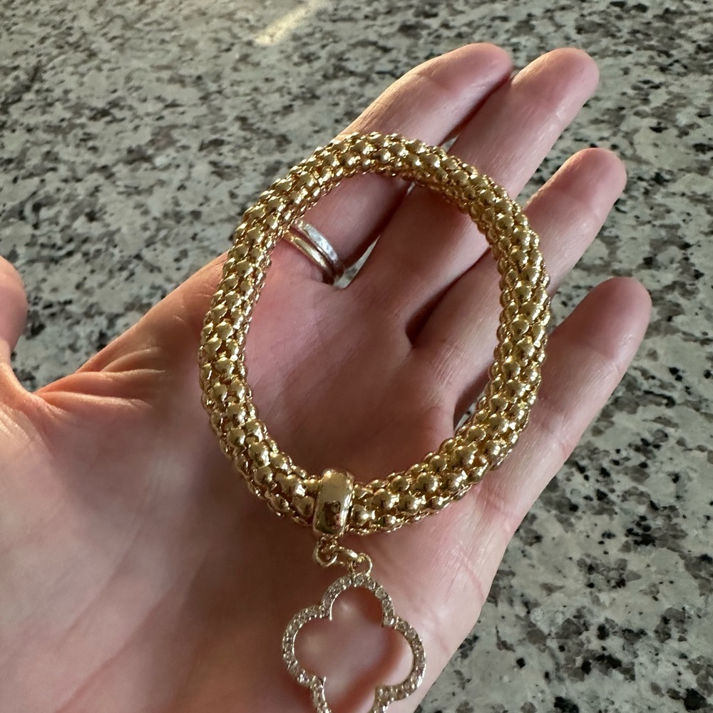 Elegant Gold Bracelet with Clover Charm
